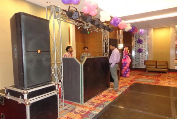 Mahagun Sarovar Portico Hotel