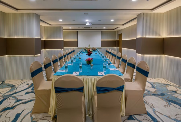 Board Room at Le Foliage By Tgi