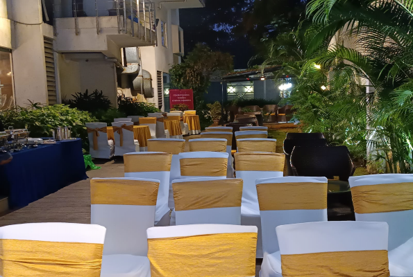 Boarding Pass Restaurant And Poolside Lawn at Bloom Suites Hotel