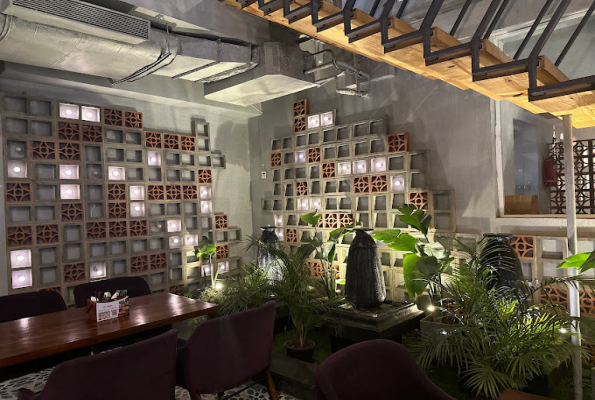 Chaurahe Ke Paar Cafe & Lounge
