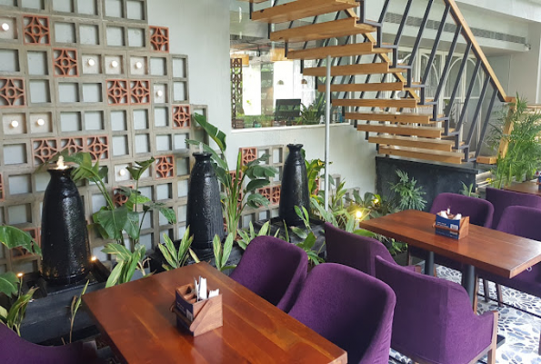 Chaurahe Ke Paar Cafe & Lounge