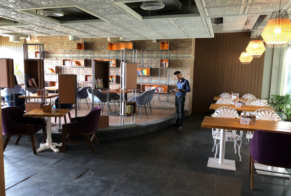 Chaurahe Ke Paar Cafe & Lounge