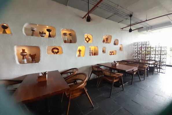 Chaurahe Ke Paar Cafe & Lounge