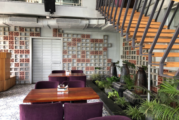 Chaurahe Ke Paar Cafe & Lounge