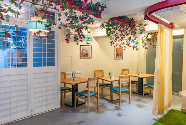 Aromas Cafe & Bistro
