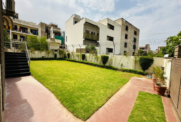 Garden at Hotel Hari Villa