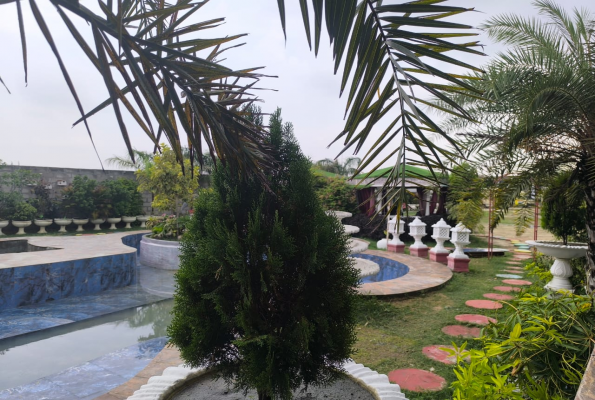 Pool Area at Sparrow Farm & Resort