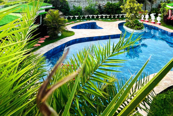 Pool Area at Sparrow Farm & Resort