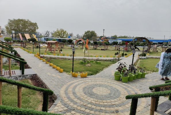 Lawn at Gopika Resort