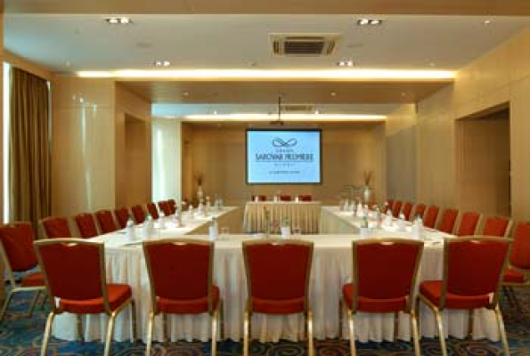 Hotel Grand Sarovar Premiere