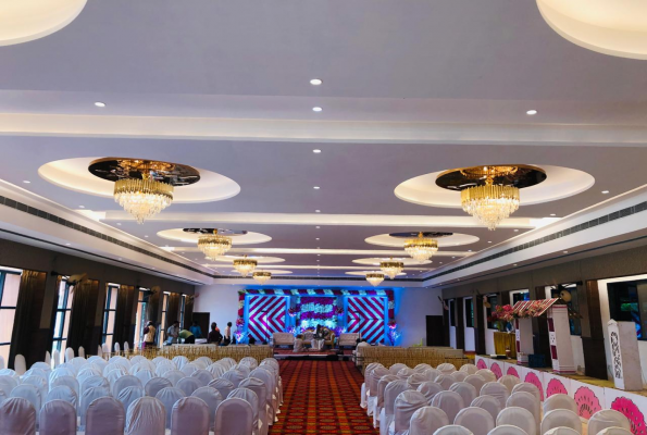 Paramount Riverfront Resort & Spa