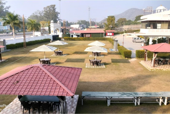 Front Lawn at Gold Nest Rubystone Heritage