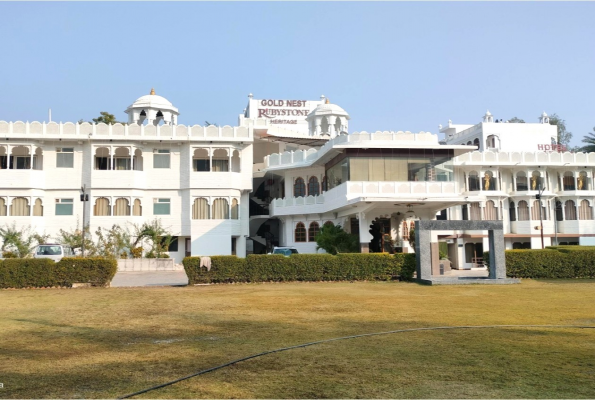 Front Lawn at Gold Nest Rubystone Heritage