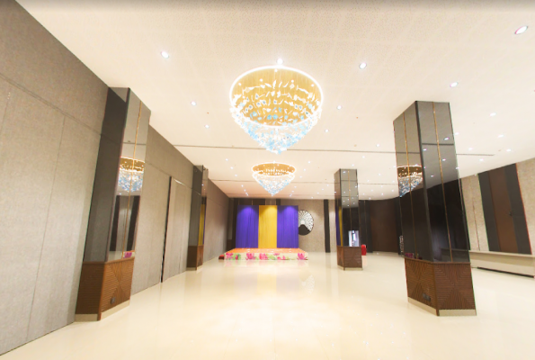 The Grand Exxoniic Hotel & Banquet 3