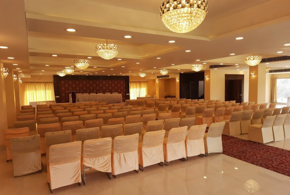 Uplakshy The Banquet And Lawn 3