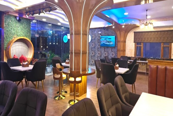 Maazi Cafe & Restaurant 4