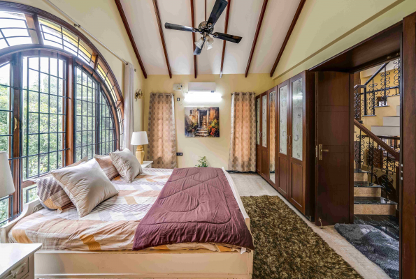 Waterfall Manor Luxury Villa With Lawn & Waterfall