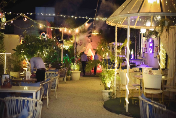 Moondust Cafe