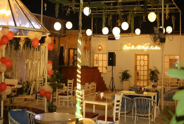 Moondust Cafe