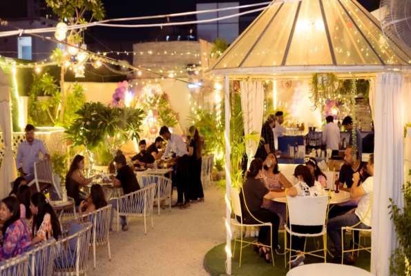 Moondust Cafe