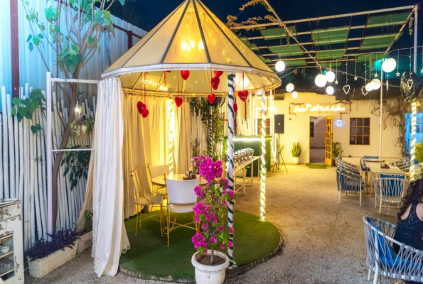 Moondust Cafe