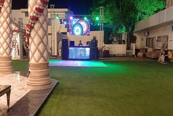Green Aura Party Lawn