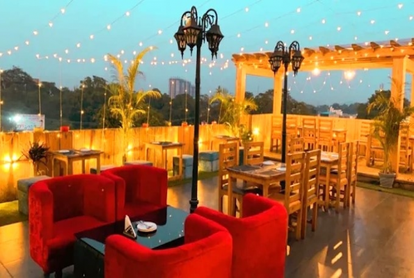 Manali Cafe And Lounge