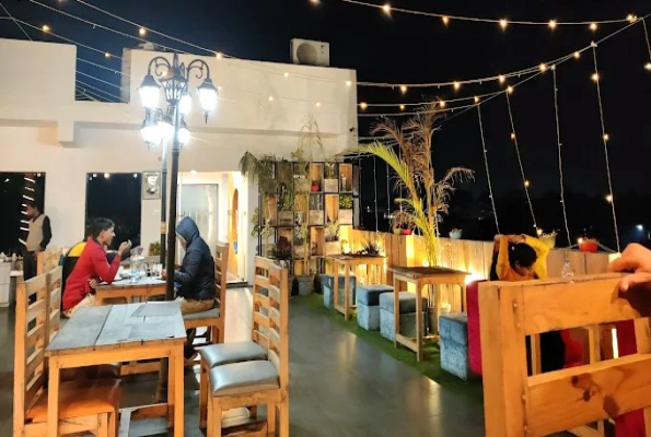 Manali Cafe And Lounge 2