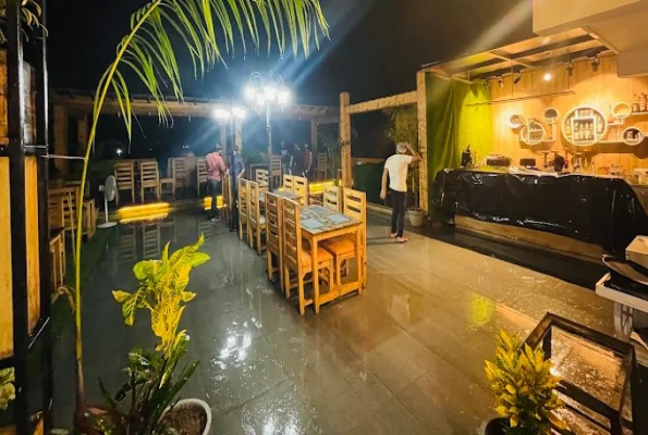 Manali Cafe And Lounge 4