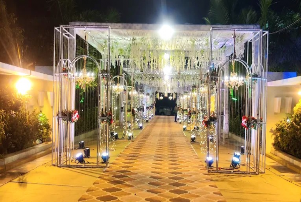 Lavish Greens Party Plot