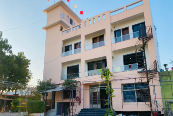 Raj Kamal Hotel And Garden 4