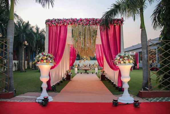 Chhatarpur Central  By Ferns N Petals