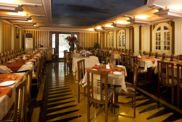 Royal Corner Restaurant at Hotel Pai Viceroy