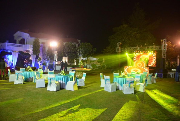 Pool Side Party Space at Luthra Farm