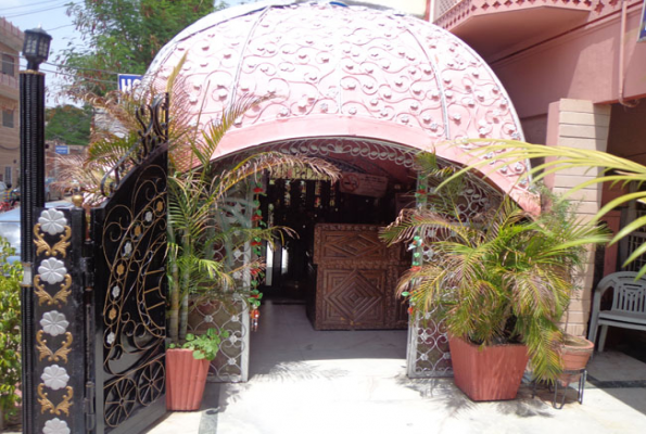 Royal Treat Roof Top Veg Restaurant at Royal Aashiyana Palace Hotel