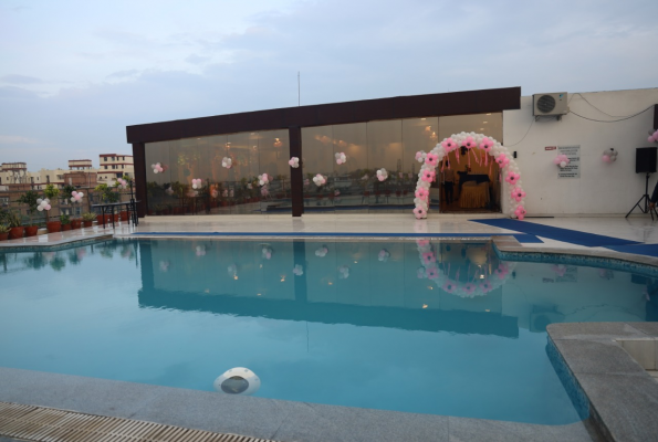 Pool at Hotel Haut Monde