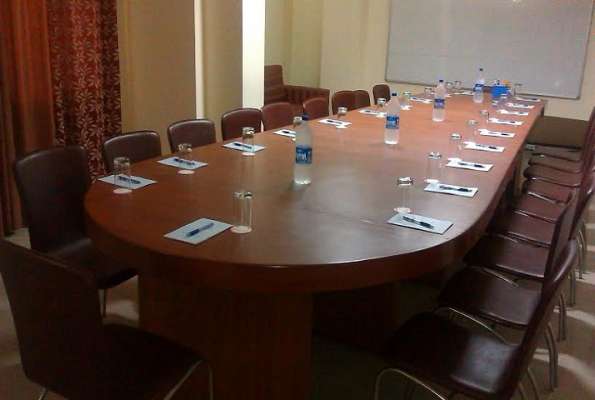 Mini Boardroom at Hotel Maiden Residency