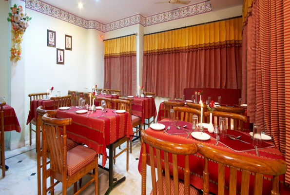 Pakwaan Restaurant at Hotel Sarang Palace