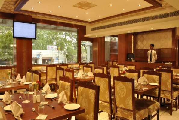 Celebrity Restaurant at Hotel The Royal CM