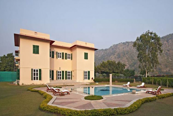 Front Lawns at The Gateway Hotel Ramgarh Lodge