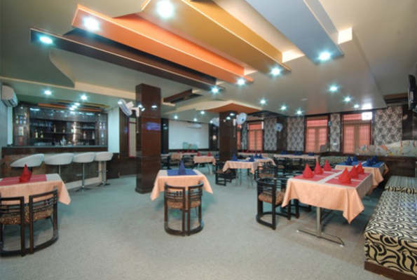 Veggi Delight Restaurant at Hotel Palak Paradise