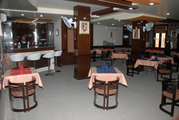 Veggi Delight Restaurant at Hotel Palak Paradise