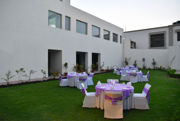 Lawn at Hotel Gandharva By Peppermint