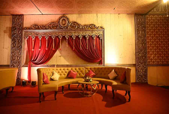 Chhatarpur Central  By Ferns N Petals