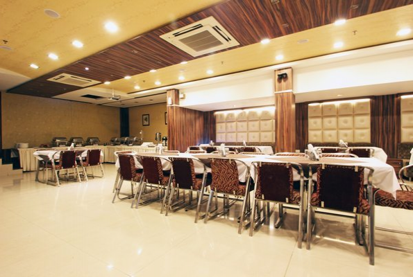 Restaurant at Hotel Siddhartha Palace