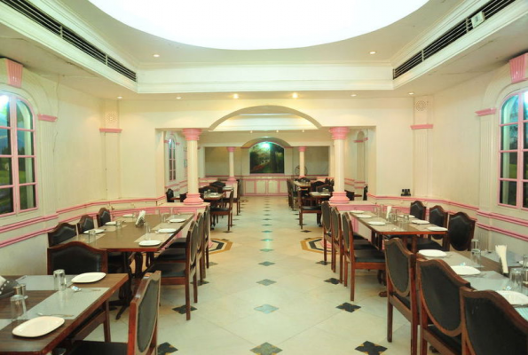 Restaurant at Hotel Siddhartha Palace
