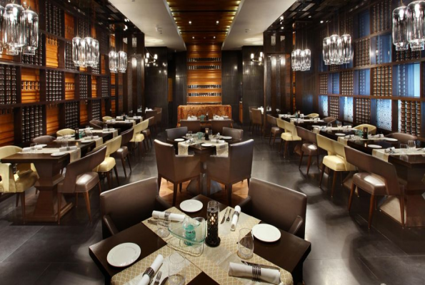 Connexions Bar at Crowne Plaza Rohini