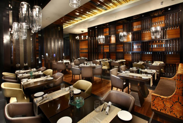 Connexions Bar at Crowne Plaza Rohini