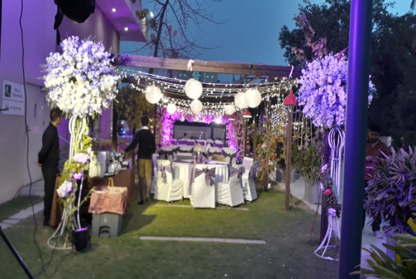 Courtyard at The Gallery Cafe Banquet At Hyatt Place Gurgaon