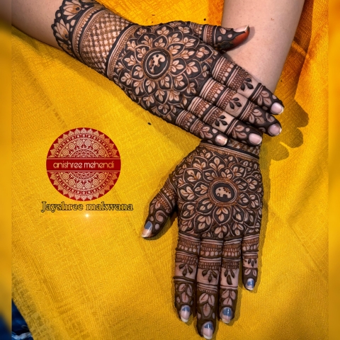 Anishree Mehendi